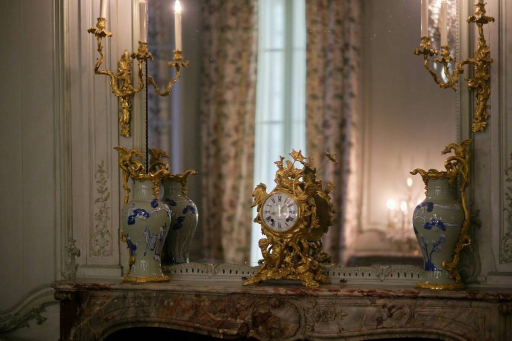 Tabletop Clocks for Living Room Decor: 7 Proven Tips to Avoid Costly Mistakes